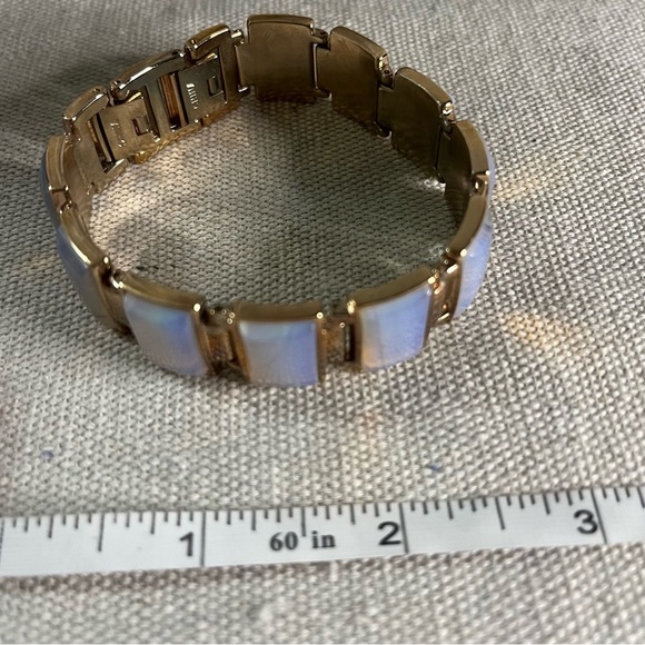 ✨ Vintage-Style Gold Tone Link Bracelet with Iridescent Panels ✨ - Picture 2 of 8